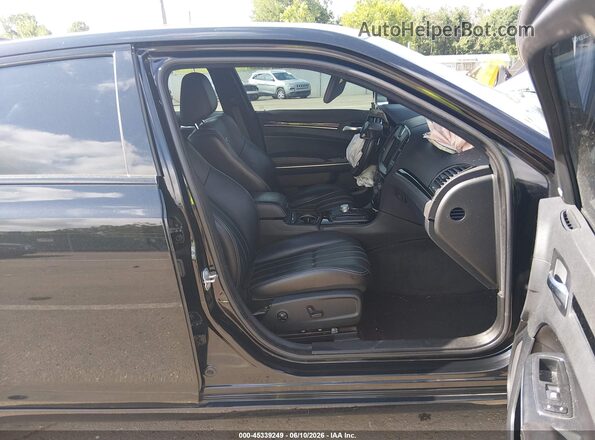 2C3CCABG7JH201593 2018 CHRYSLER 300 Черный Вид салона спереди