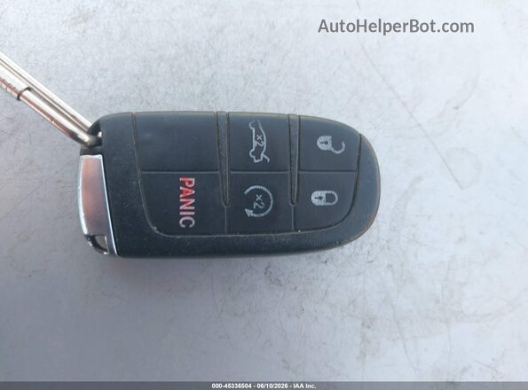 2C3CCABG8HH664675 2017 CHRYSLER 300 Белый Вид панели приборов