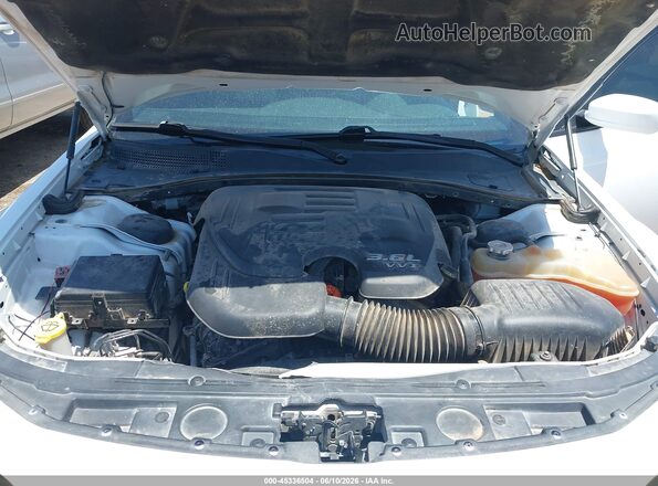 2C3CCABG8HH664675 2017 CHRYSLER 300 Белый Вид сзади
