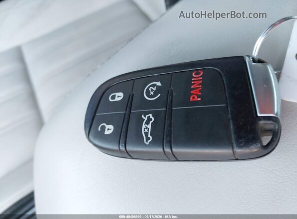 2C3CCABG8MH525639 2021 CHRYSLER 300 White Вид панелі приладів
