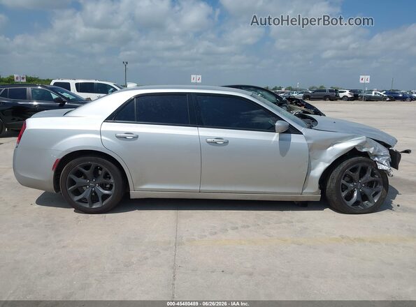 2C3CCABG9MH595862 2021 CHRYSLER 300 Silver 360 interior view