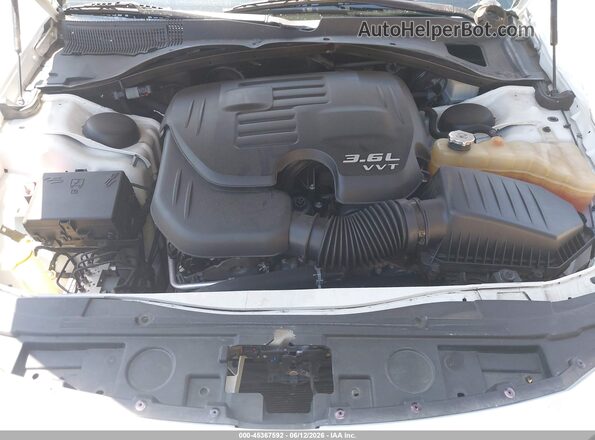 2C3CCABGXMH541230 2021 CHRYSLER 300 Белый Вид сзади