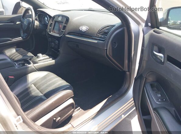 2C3CCABGXMH629680 2021 CHRYSLER 300 Серебряный Вид салона спереди