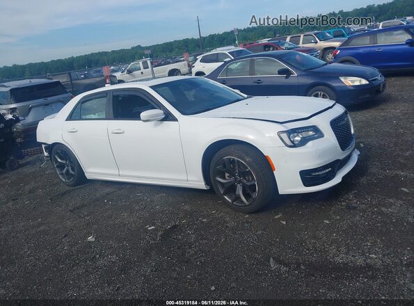 2C3CCABT7PH657891 2023 CHRYSLER 300 White Вид задньої частини салону