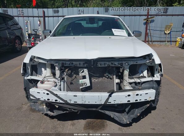 2C3CCAEG0HH570589 2017 CHRYSLER 300 Белый Вид щитка приборов