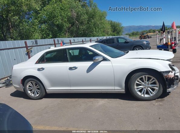 2C3CCAEG0HH570589 2017 CHRYSLER 300 Белый Вид задней части салона