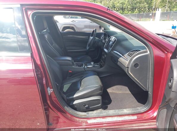 2C3CCAEG0HH582368 2017 CHRYSLER 300 Красный Вид салона спереди