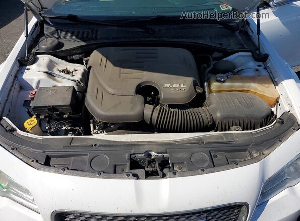 2C3CCAEG0HH662382 2017 CHRYSLER 300 Белый Вид задней части салона