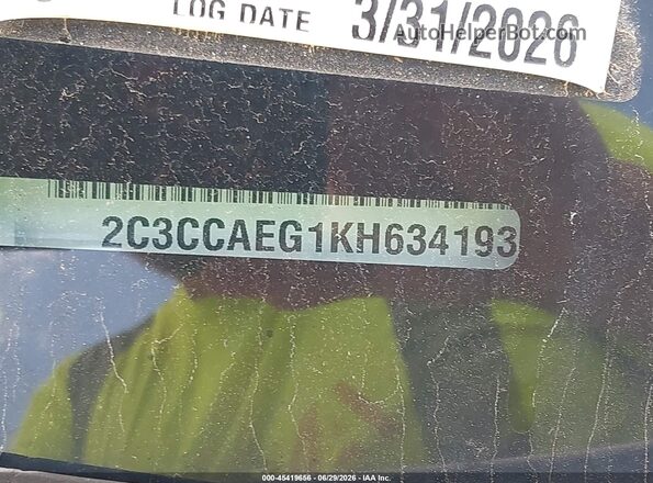 2C3CCAEG1KH634193 2019 CHRYSLER 300 Белый Вид подкапотного пространства