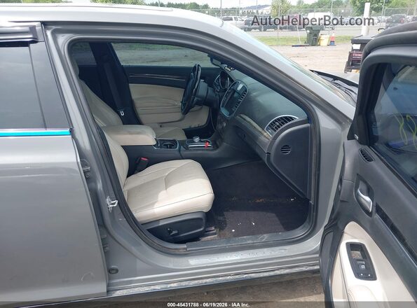 2C3CCAEG2JH149012 2018 CHRYSLER 300 Gray Front interior view