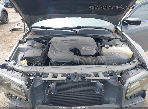 2C3CCAEG2JH149012 2018 CHRYSLER 300 Gray Rear view