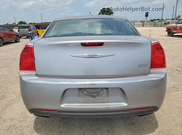 2C3CCAEG2JH198744 2018 CHRYSLER 300 Silver Հետևի տեսք