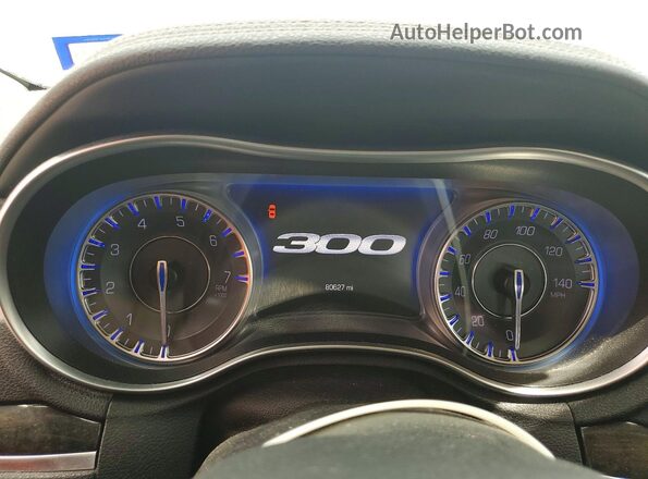 2C3CCAEG2JH198744 2018 CHRYSLER 300 Silver Սարքավորումների վահանակի տեսք