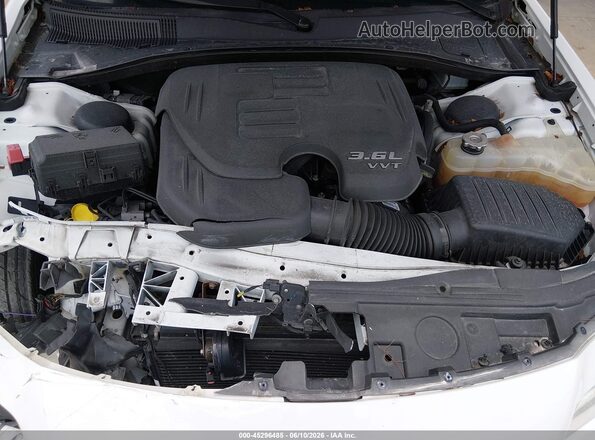 2C3CCAEG4LH127922 2020 CHRYSLER 300 White Rear view