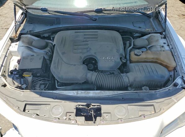 2C3CCAEG6GH282266 2016 CHRYSLER 300 Белый Вид задней части салона