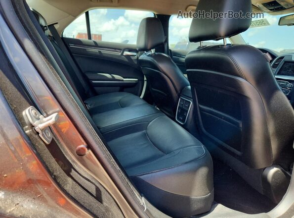 2C3CCAEG6JH170316 2018 CHRYSLER 300 Black Widok tylnych siedzeń