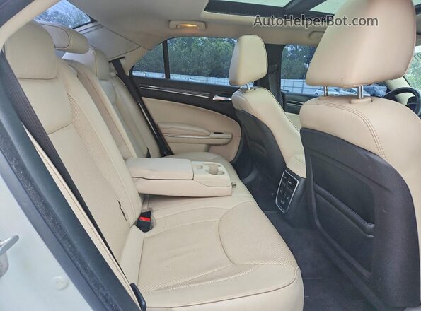 2C3CCAEG7GH147748 2016 CHRYSLER 300 White Widok tylnych siedzeń