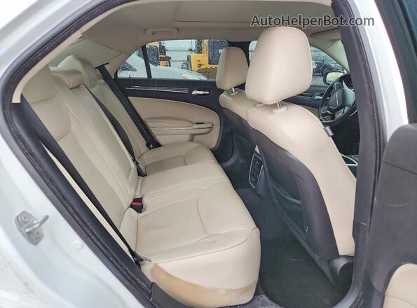 2C3CCAEG7GH324816 2016 CHRYSLER 300 White უკანა სავარძლების ხედი