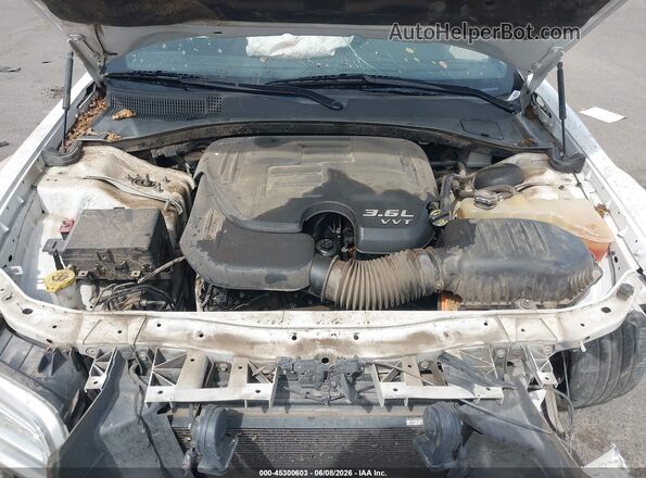 2C3CCAEG7KH527956 2019 CHRYSLER 300 White Вид ззаду
