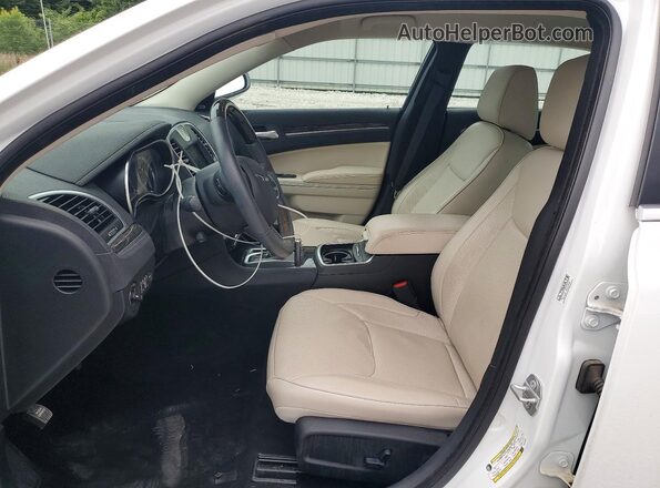2C3CCAEG7KH573366 2019 CHRYSLER 300 White Widok wnętrza z przodu