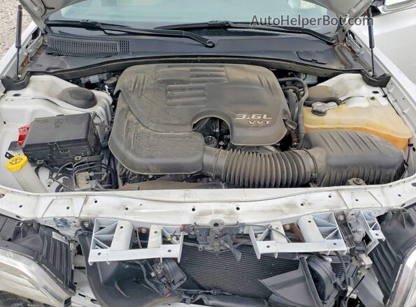2C3CCAEG7KH573366 2019 CHRYSLER 300 White Widok wnętrza z tyłu