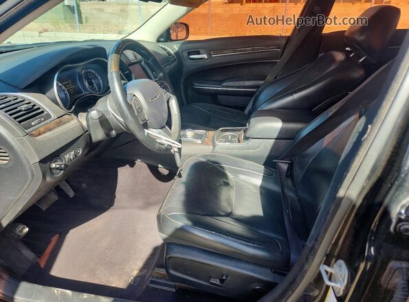 2C3CCAEG8HH570775 2017 CHRYSLER 300 Черный Вид салона спереди