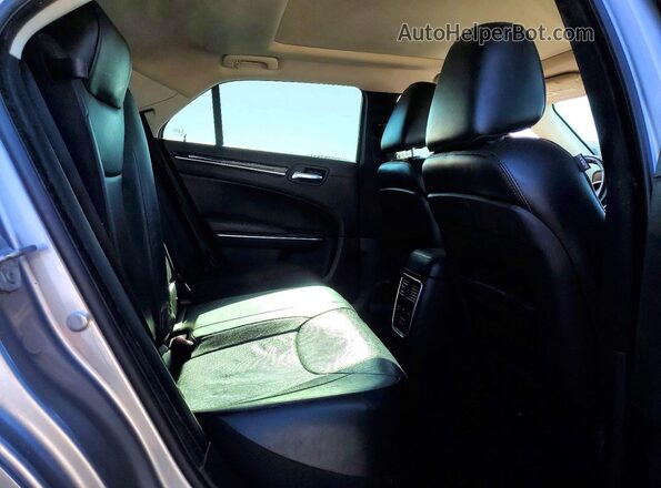 2C3CCAEG9GH248077 2016 CHRYSLER 300 Silver Widok tylnych siedzeń