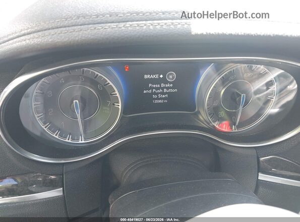 2C3CCAEG9JH193735 2018 CHRYSLER 300 Gray Vista de los asientos traseros