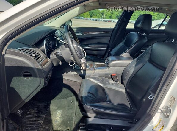 2C3CCAEGXGH161238 2016 CHRYSLER 300 White Widok wnętrza z przodu