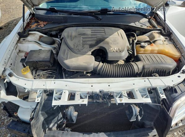 2C3CCAEGXGH161238 2016 CHRYSLER 300 White Widok wnętrza z tyłu