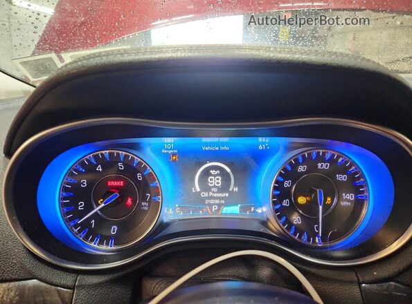 2C3CCAEGXHH567859 2017 CHRYSLER 300 Burgundy Սարքավորումների վահանակի տեսք