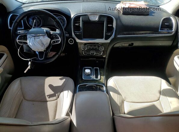 2C3CCAET6HH500270 2017 CHRYSLER 300 Черный Вид панели приборов