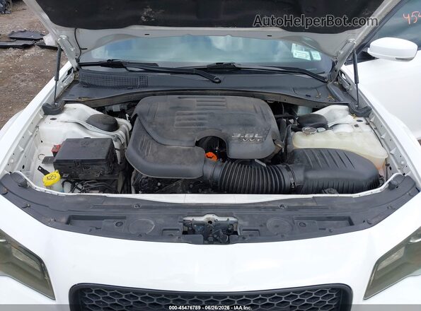 2C3CCAGG1JH269140 2018 CHRYSLER 300 White Հետևի տեսք
