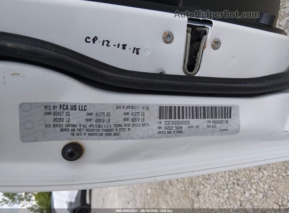 2C3CCAGG2GH253229 2016 CHRYSLER 300 White Engine compartment view