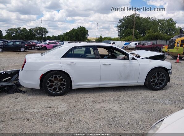 2C3CCAGG2GH253229 2016 CHRYSLER 300 White Rear interior view