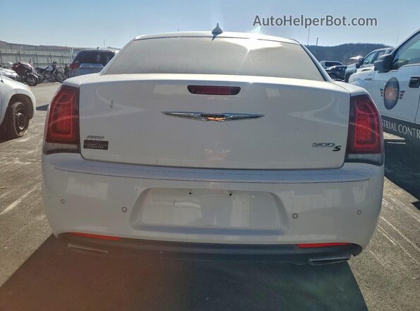 2C3CCAGG3JH175163 2018 CHRYSLER 300 White Հետևի տեսք