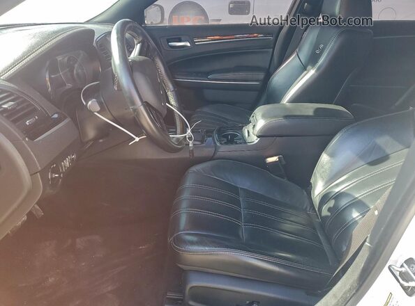 2C3CCAGG3JH175163 2018 CHRYSLER 300 White Սալոնի դիմացի տեսք