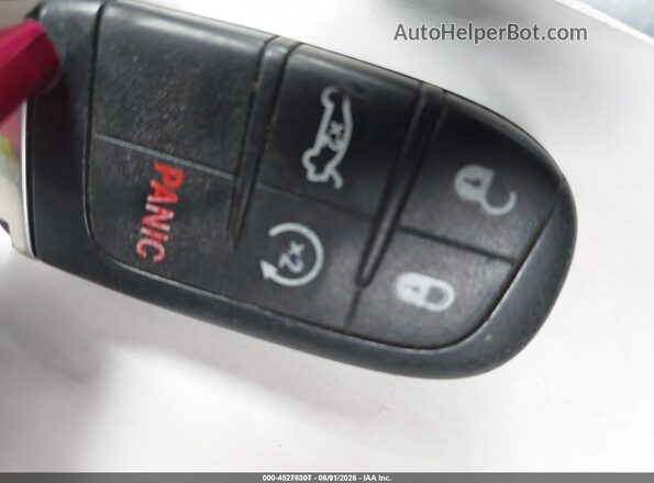 2C3CCAGG4JH202046 2018 CHRYSLER 300 Белый Вид подкапотного пространства