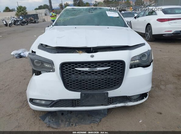 2C3CCAGG4JH202046 2018 CHRYSLER 300 Белый Вид сзади