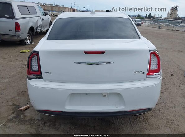 2C3CCAGG4JH202046 2018 CHRYSLER 300 Белый Вид щитка приборов