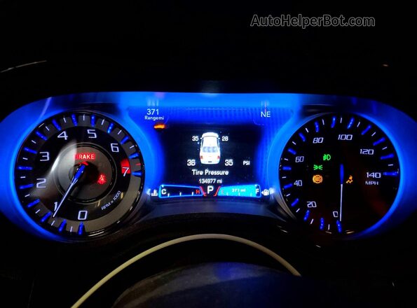 2C3CCAGG7LH164797 2020 CHRYSLER 300 Серебряный Вид щитка приборов