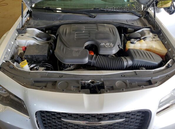 2C3CCAGG7LH164797 2020 CHRYSLER 300 Серебряный Вид задней части салона
