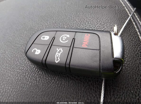 2C3CCAGG8JH121292 2018 CHRYSLER 300 Серый Вид панели приборов