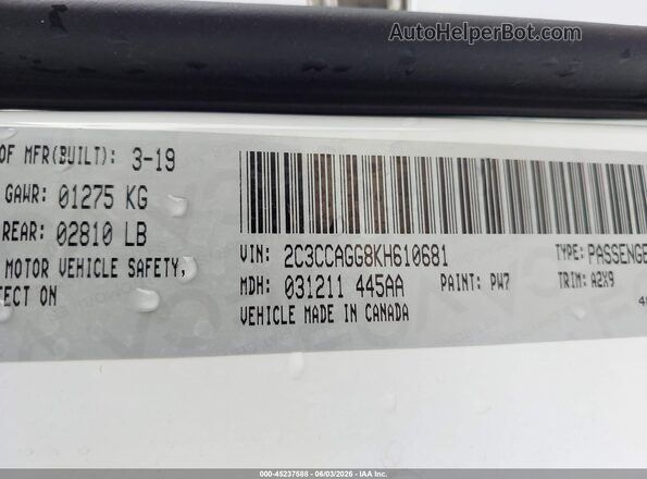 2C3CCAGG8KH610681 2019 CHRYSLER 300 Белый Вид подкапотного пространства