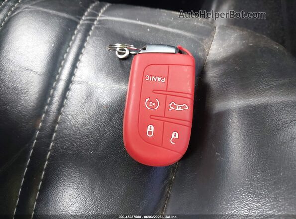 2C3CCAGG8KH610681 2019 CHRYSLER 300 Белый Вид панели приборов