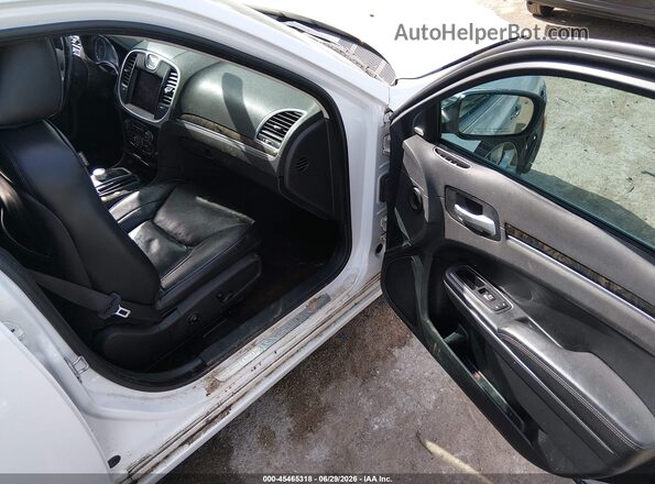 2C3CCAKG1JH194625 2018 CHRYSLER 300 Белый Вид салона спереди