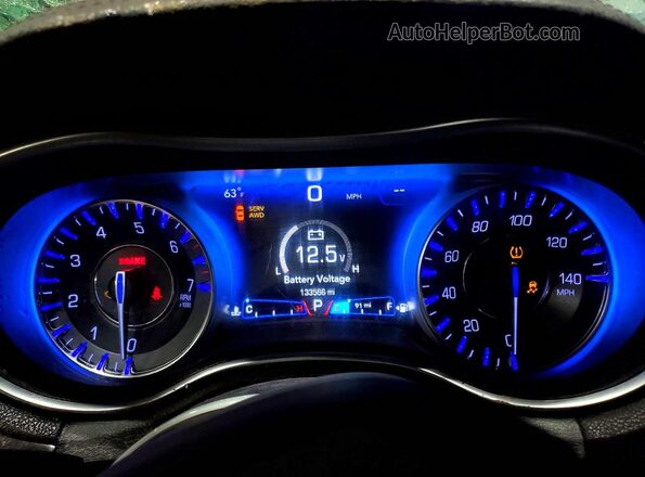 2C3CCAKG2JH127449 2018 CHRYSLER 300 Silver Instrument cluster view