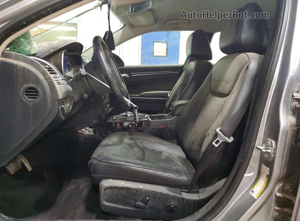 2C3CCAKG2JH127449 2018 CHRYSLER 300 Silver Front interior view