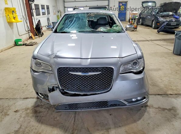 2C3CCAKG2JH127449 2018 CHRYSLER 300 Silver Front view