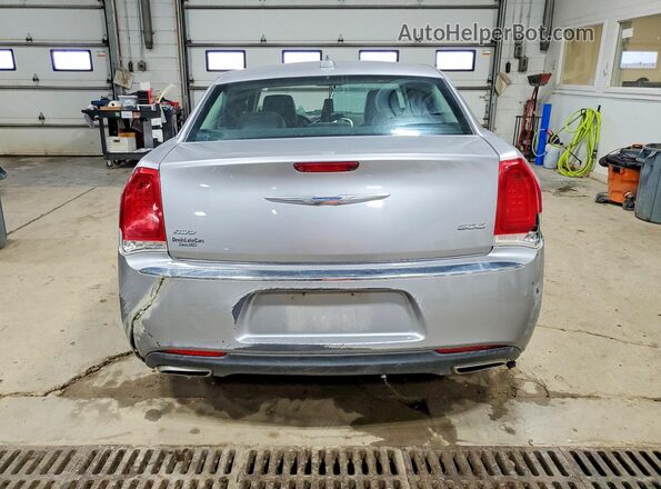 2C3CCAKG2JH127449 2018 CHRYSLER 300 Silver Rear view
